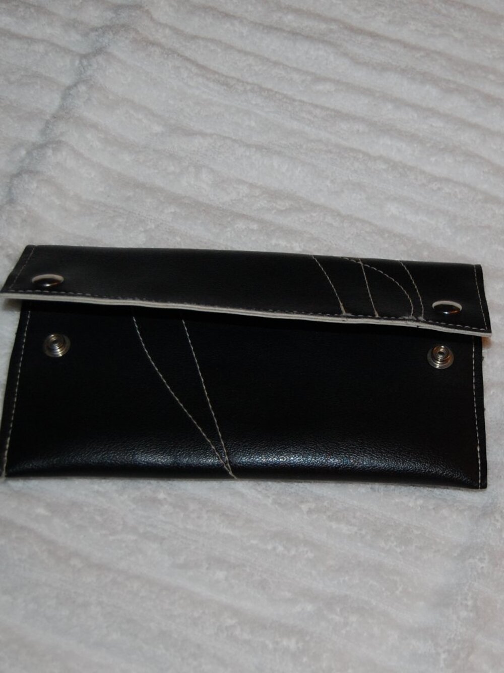 Holly Aiken Black & Cream  Clutch W/ Bird  9 1/2 X 5"  Good Preowned Condition